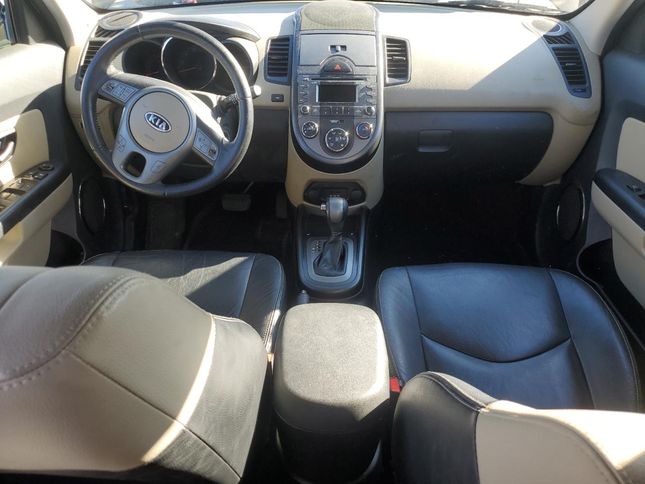 2011 Kia Soul + VIN: KNDJT2A20B7220546 Lot: 90306965