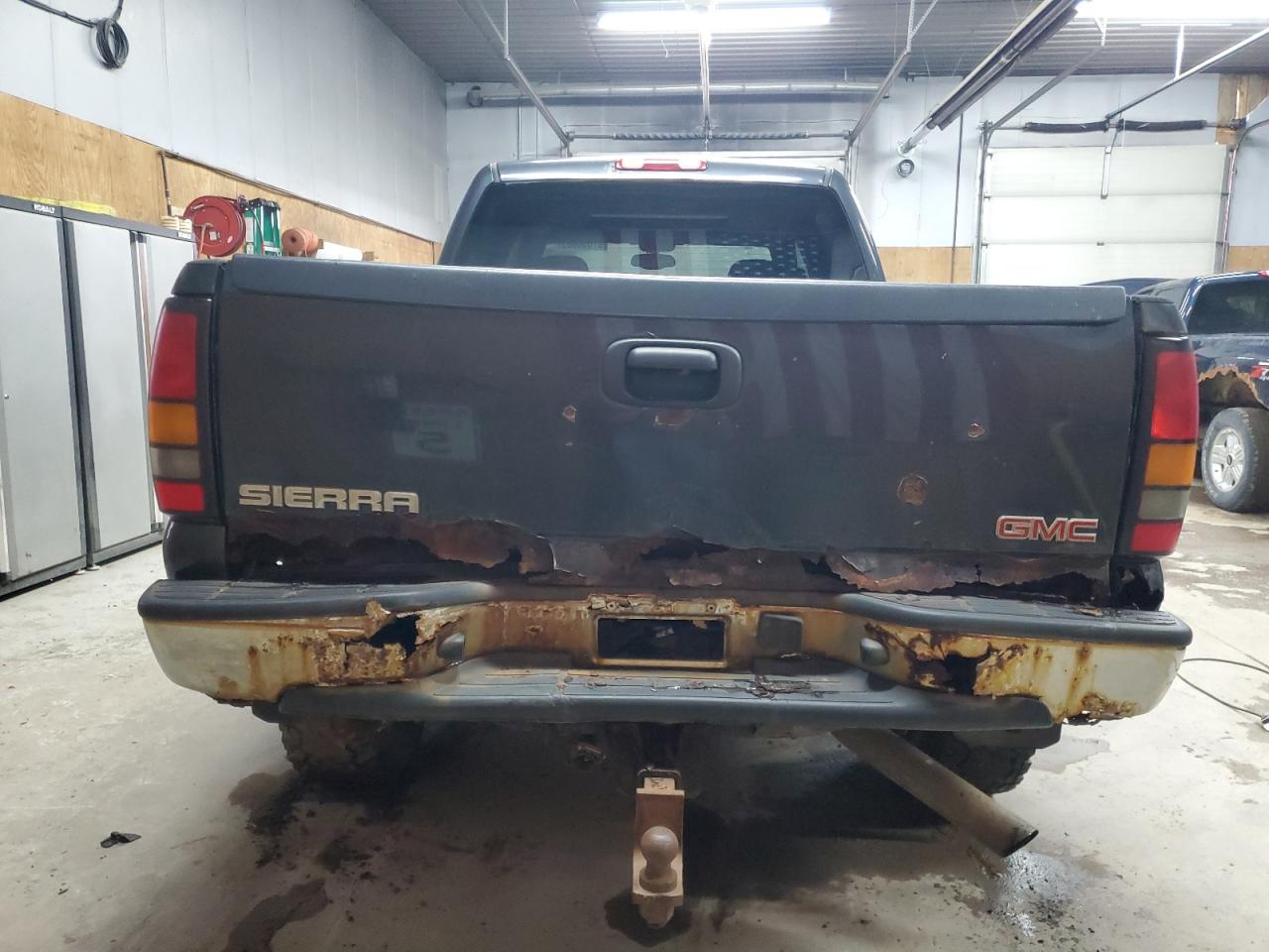 2005 GMC Sierra K2500 Heavy Duty VIN: 1GTHK23295F930960 Lot: 87058885