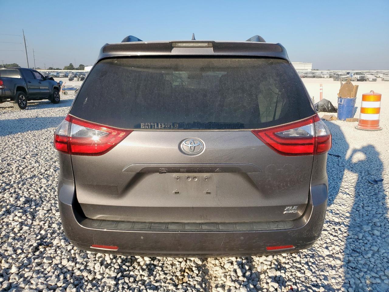 2020 Toyota Sienna Xle VIN: 5TDDZ3DC8LS240007 Lot: 84470845