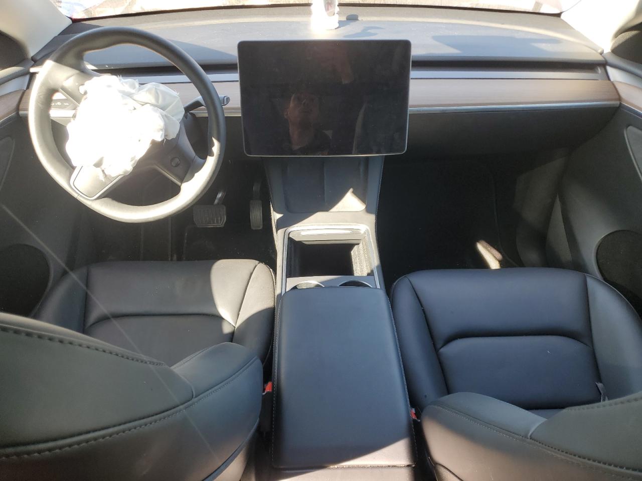 2024 Tesla Model Y VIN: 7SAYGAEEXRF995297 Lot: 85151935