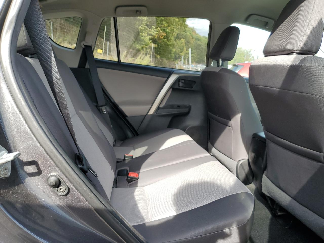 2015 Toyota Rav4 Le VIN: 2T3BFREV7FW334031 Lot: 85342195