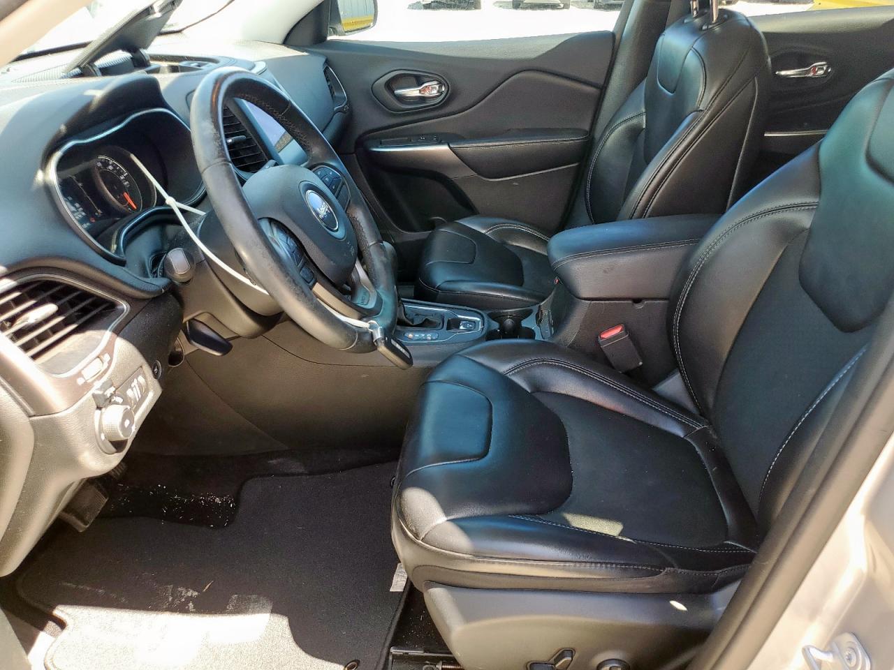 2019 Jeep Cherokee Latitude Plus VIN: 1C4PJLLB2KD264925 Lot: 82238095