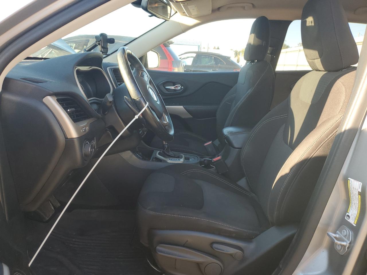 2017 Jeep Cherokee Latitude VIN: 1C4PJLCB4HW660805 Lot: 90220435