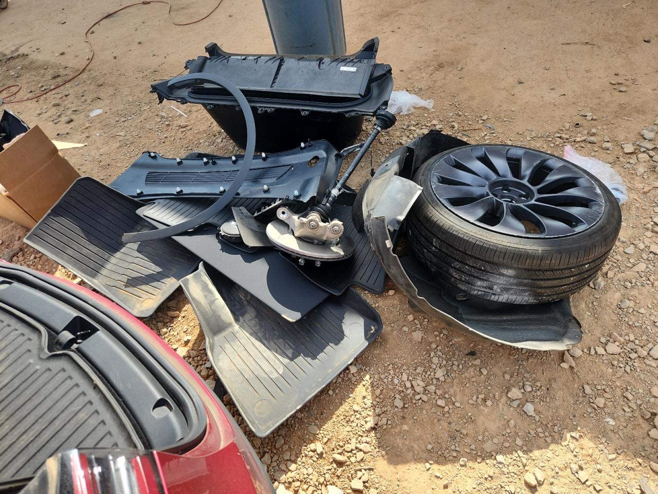 2024 Tesla Model Y VIN: 7SAYGDEF3RA332659 Lot: 86792325