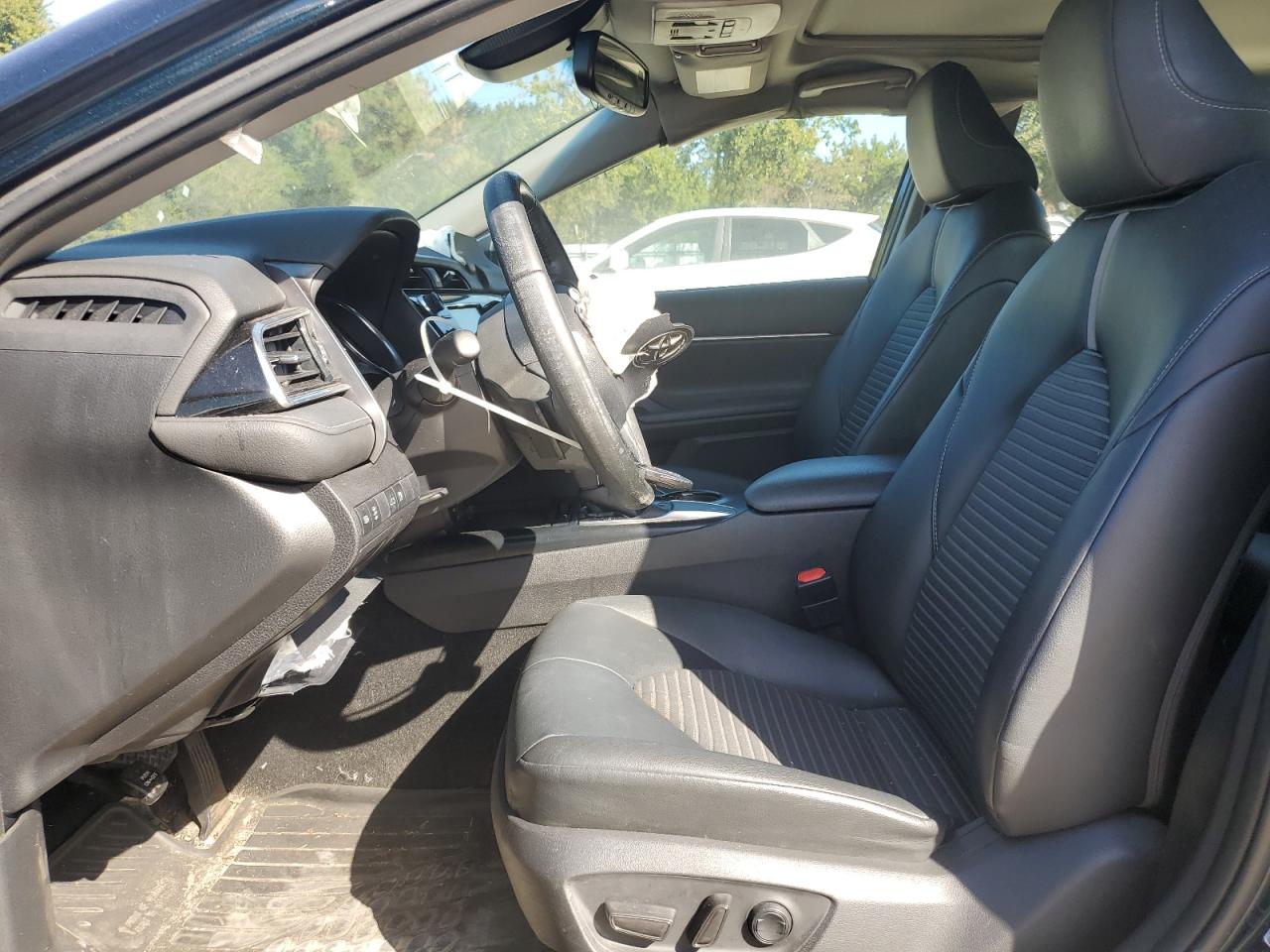 2018 Toyota Camry L VIN: 4T1B11HK3JU619988 Lot: 81951965