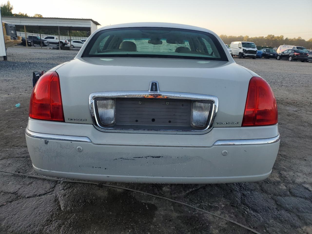2004 Lincoln Town Car Ultimate VIN: 1LNHM83W64Y681743 Lot: 85315775
