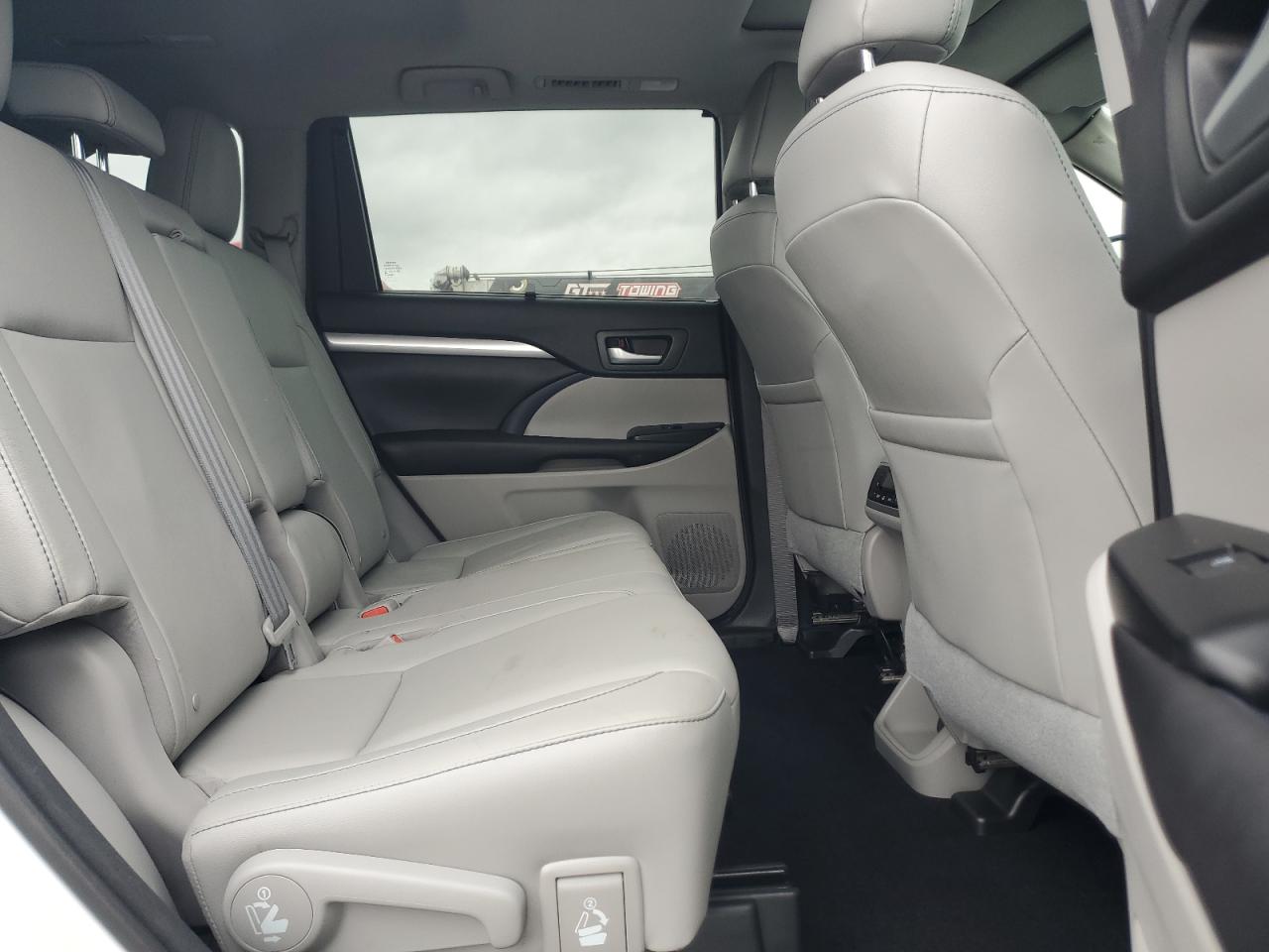 2016 Toyota Highlander Xle VIN: 5TDJKRFH0GS327215 Lot: 82236685