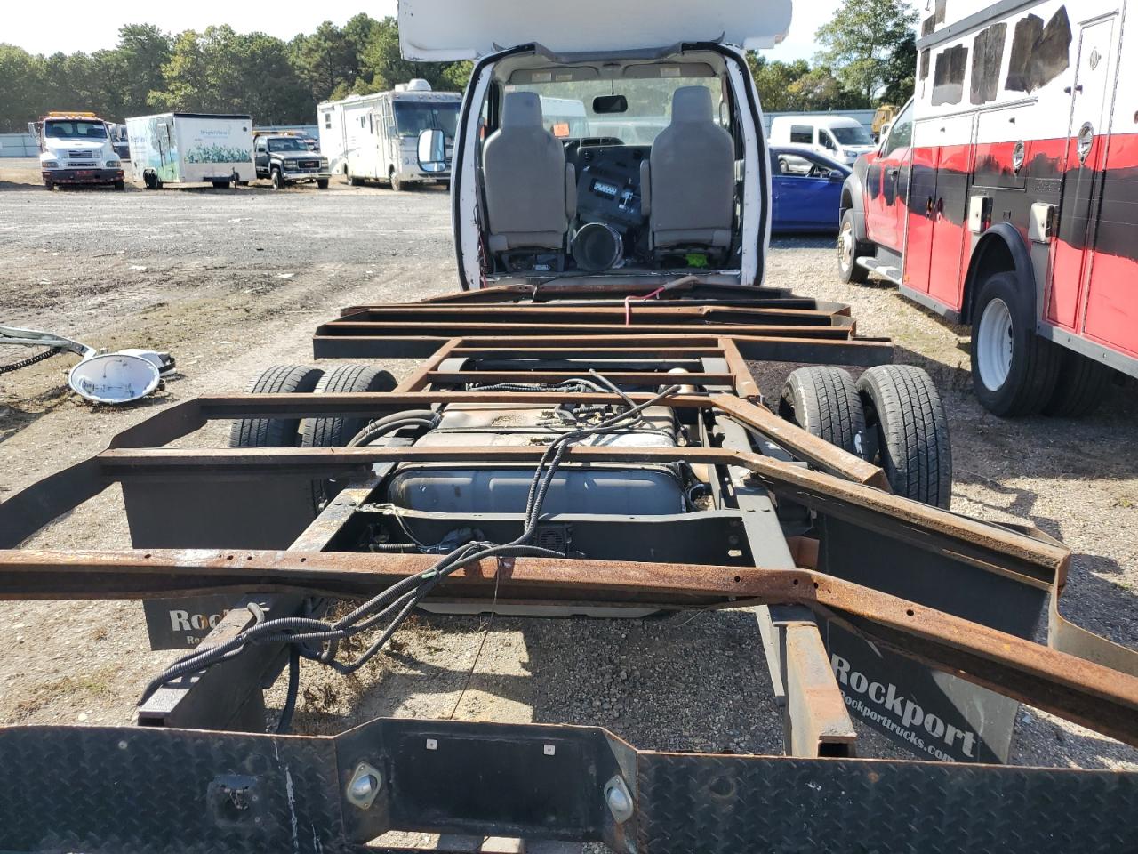 2019 Ford Econoline E450 Super Duty Cutaway Van VIN: 1FDXE4FS3KDC59489 Lot: 84442855