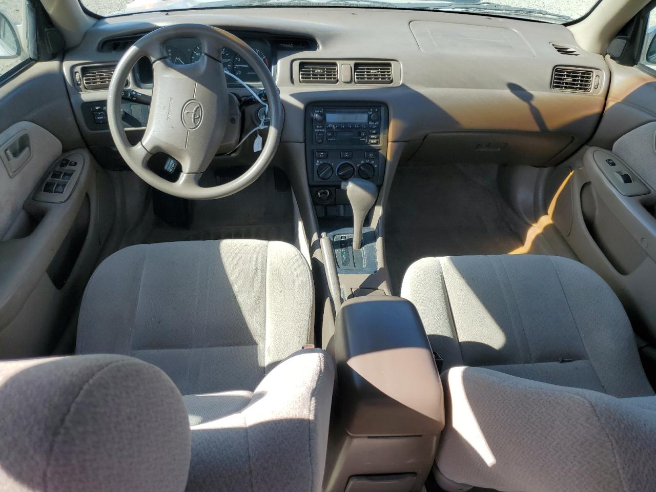 2000 Toyota Camry Le VIN: 4T1BF22K8YU112594 Lot: 82740115