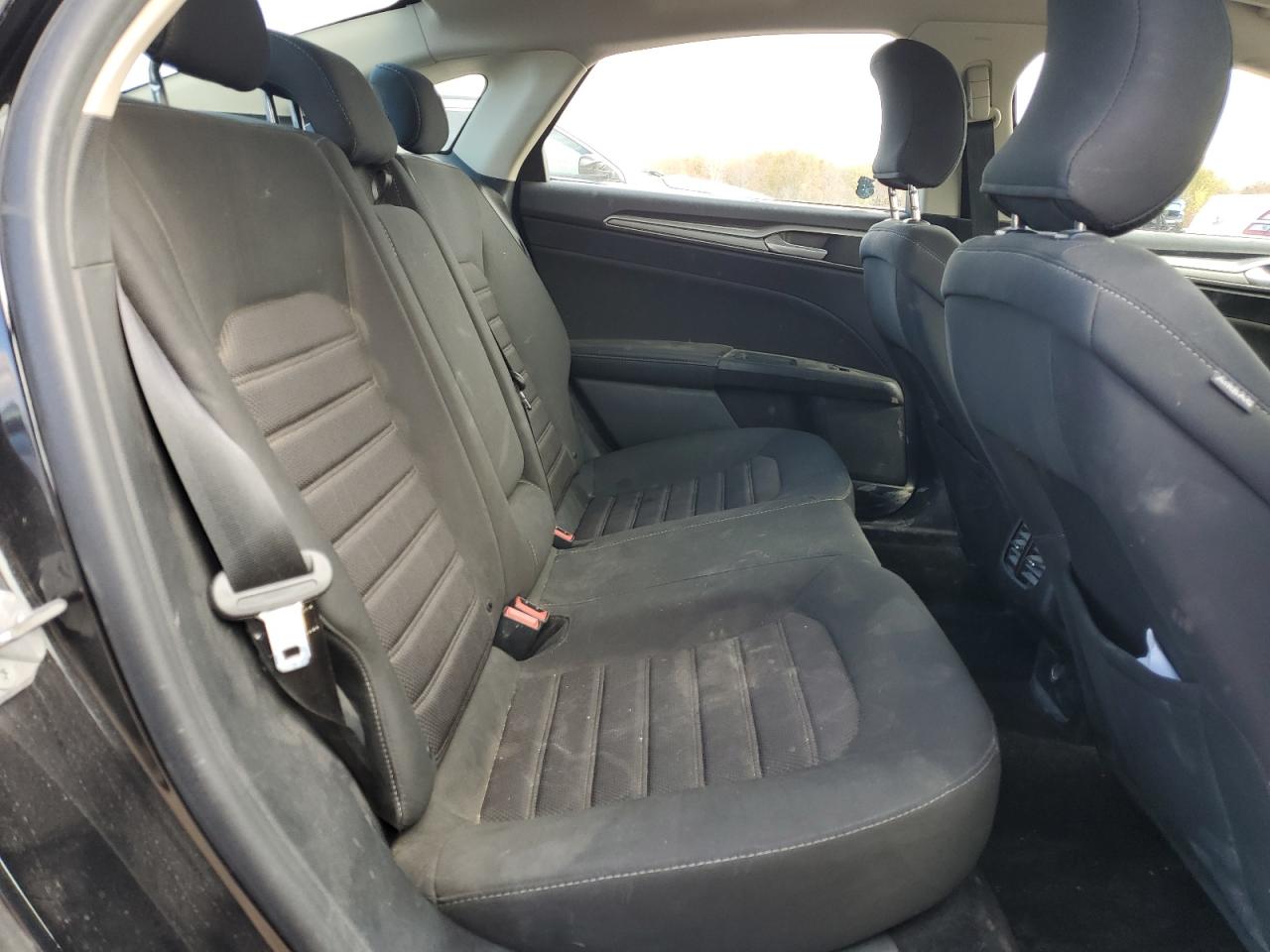 2019 Ford Fusion Se VIN: 3FA6P0LU5KR281791 Lot: 90698545