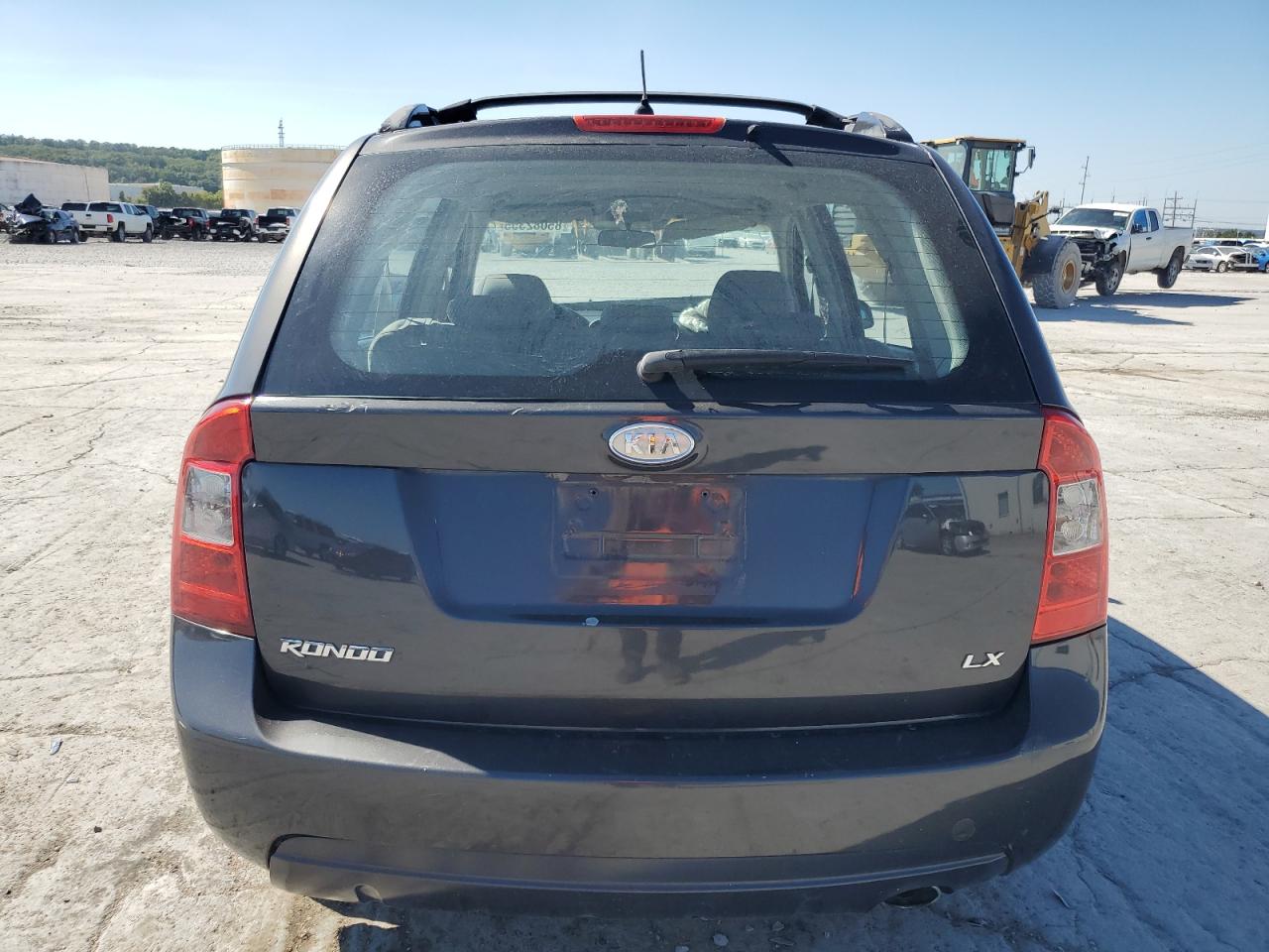2007 Kia Rondo Base VIN: KNAFG525X77073080 Lot: 85082355