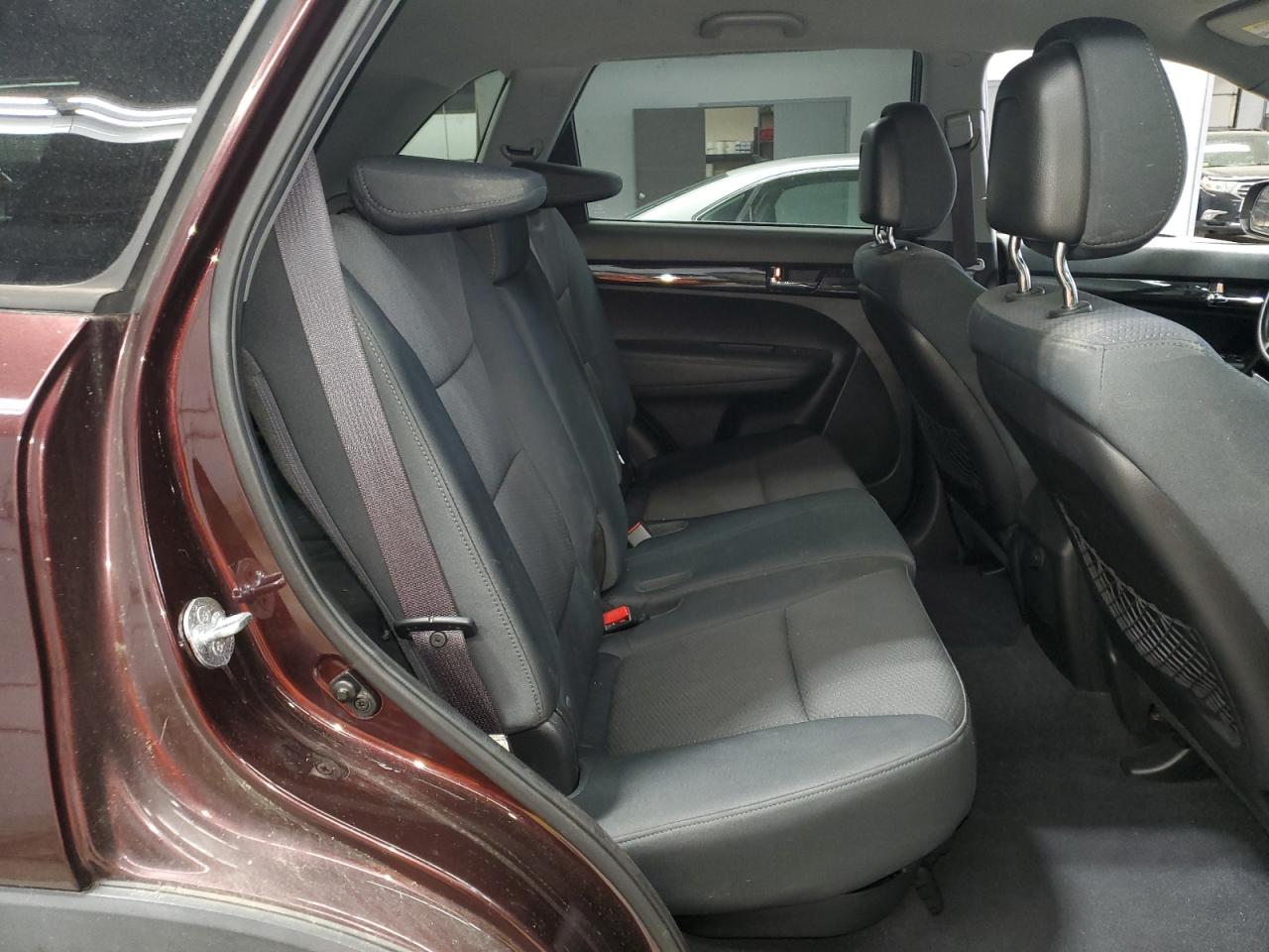 2011 Kia Sorento Base VIN: 5XYKTDA18BG031198 Lot: 86497125