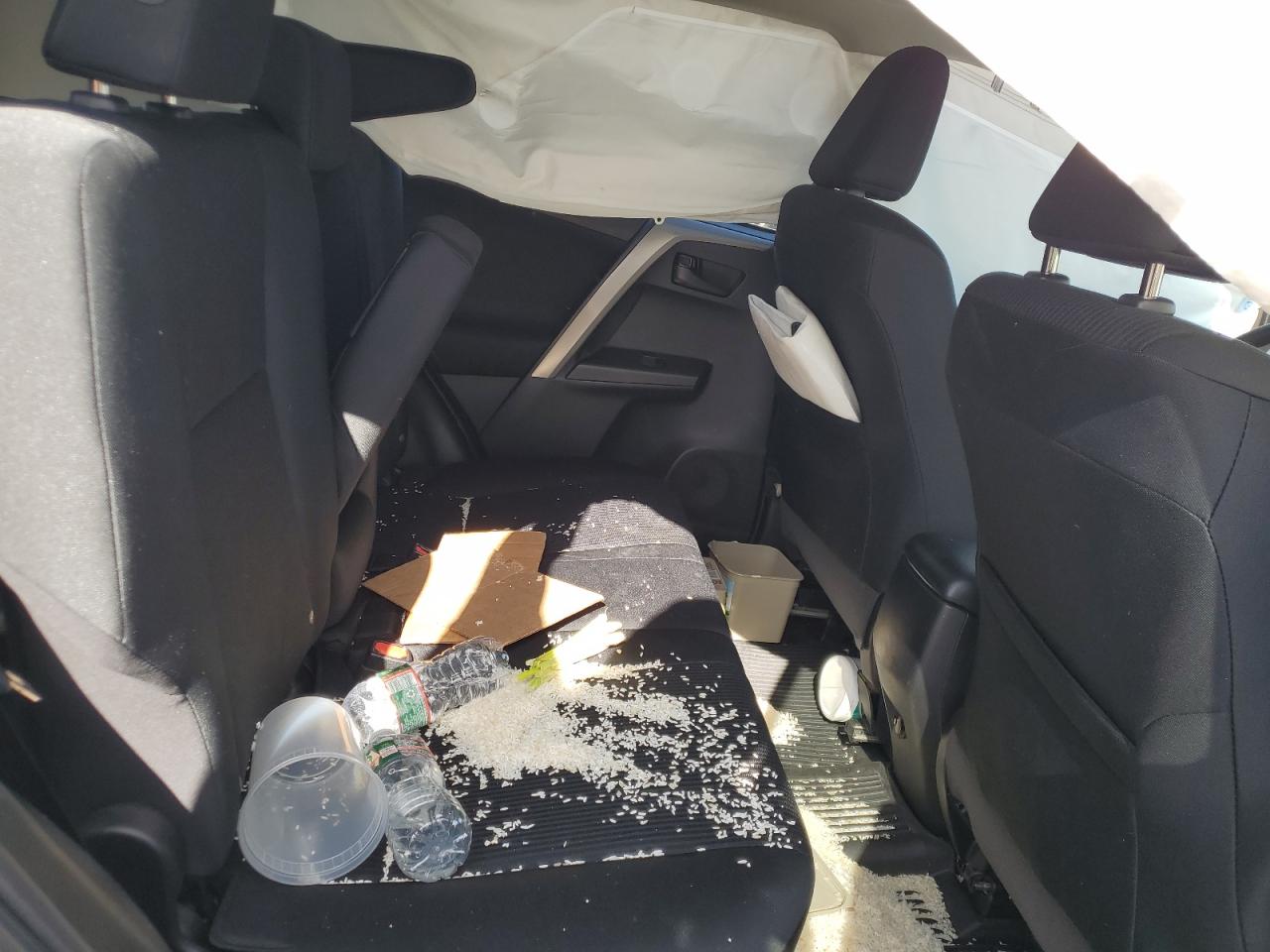 2018 Toyota Rav4 Le VIN: 2T3BFREV5JW855273 Lot: 81986085