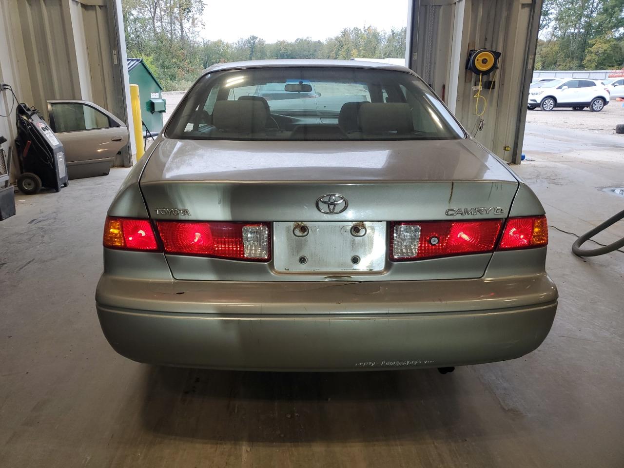 2000 Toyota Camry Ce VIN: 4T1BG22K5YU656273 Lot: 85332645