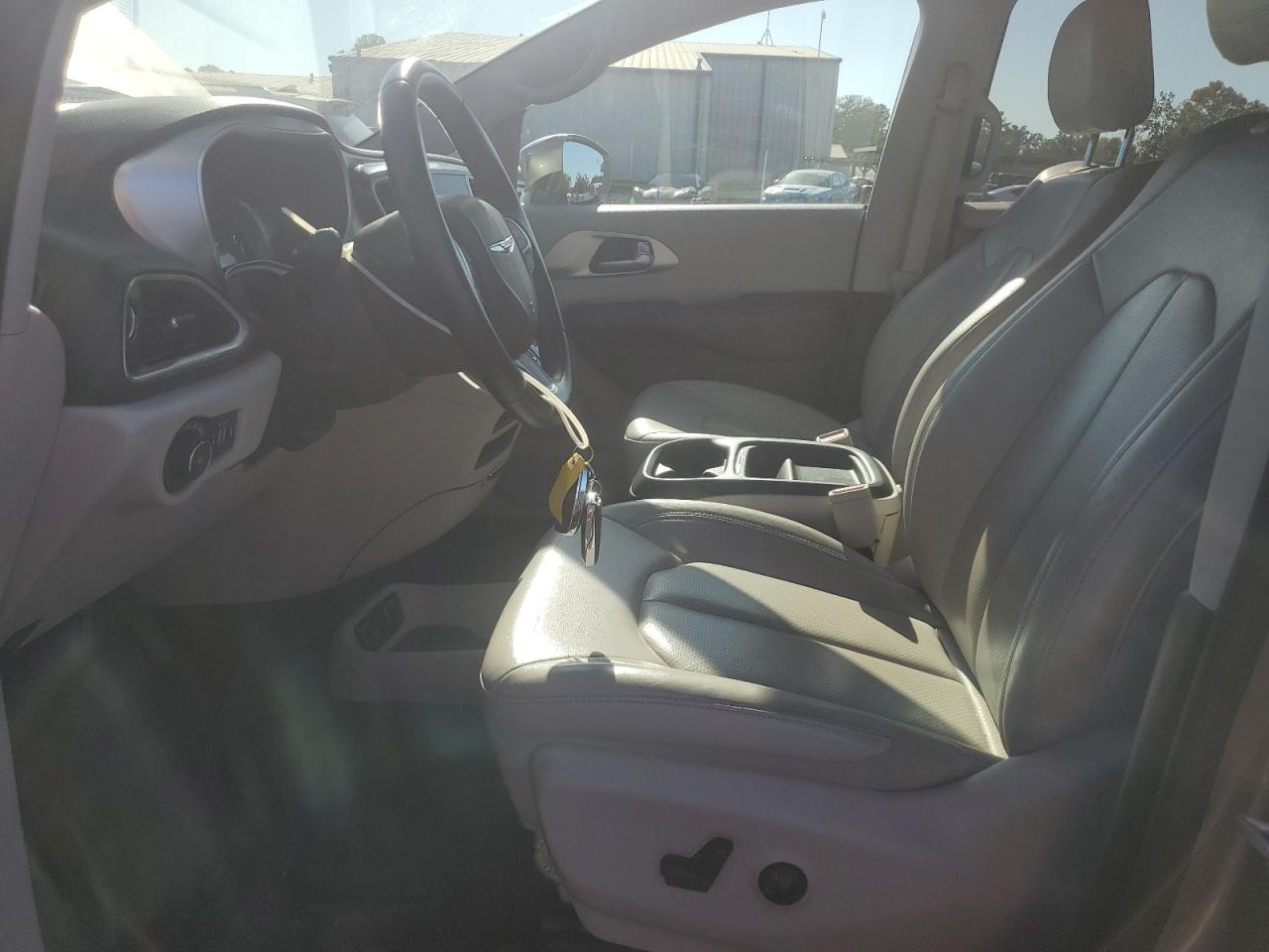 2018 Chrysler Pacifica Hybrid Touring L VIN: 2C4RC1L74JR164419 Lot: 85110825