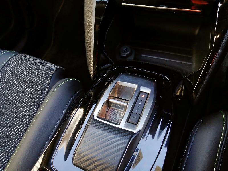 2025 PEUGEOT 2008 1.2 HYBRID 136 GT 5DR E-DSC6