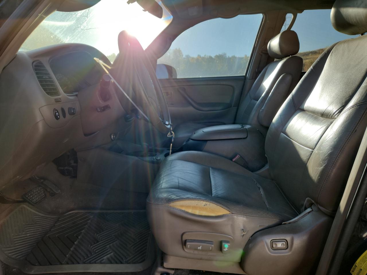 2004 Toyota Sequoia Sr5 VIN: 5TDBT44A04S208456 Lot: 82358495