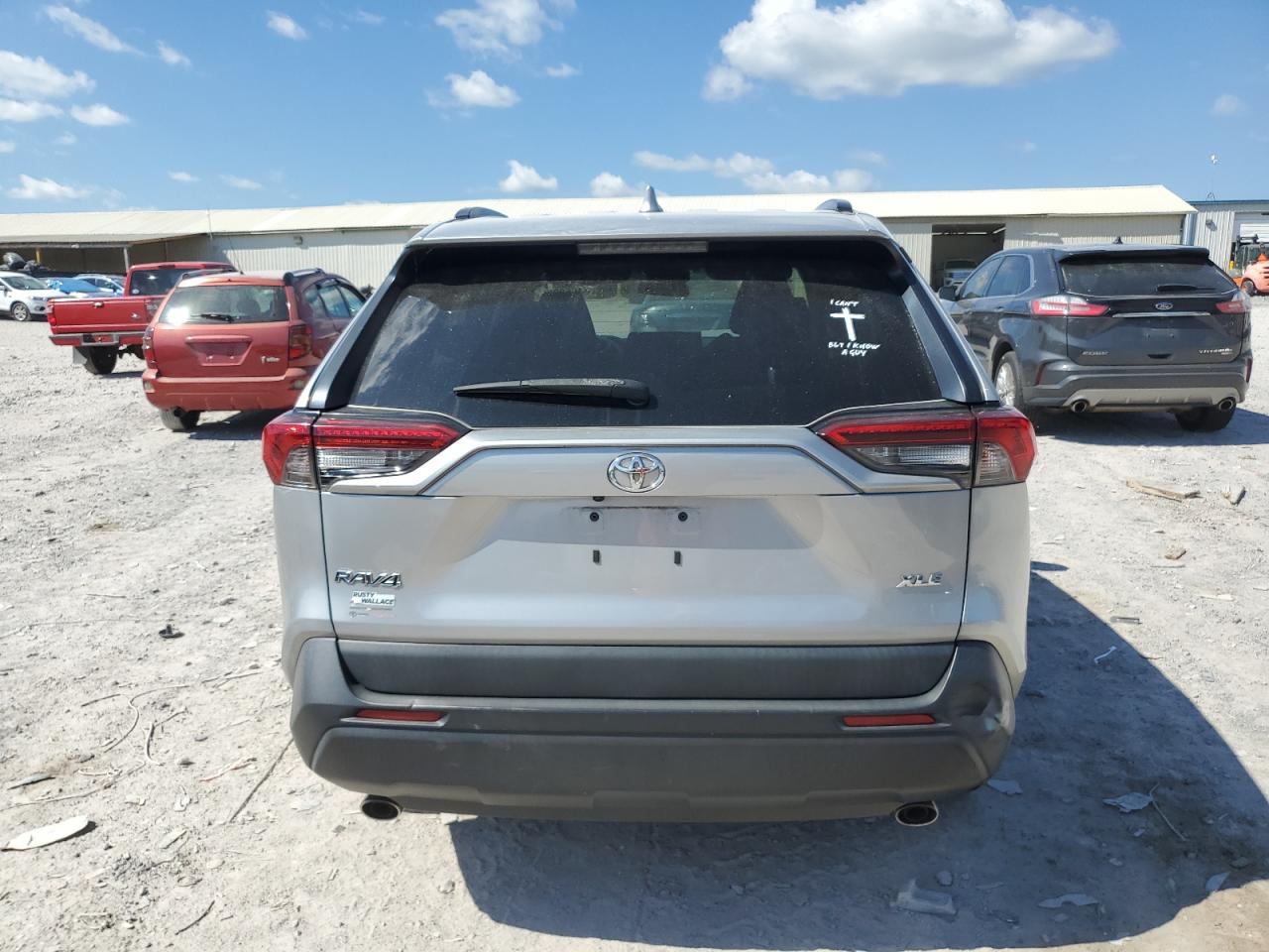 2019 Toyota Rav4 Xle VIN: 2T3W1RFV3KW028338 Lot: 84659095