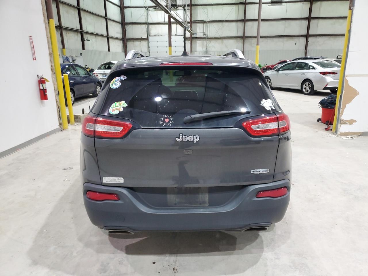2017 Jeep Cherokee Latitude VIN: 1C4PJLCS1HW586002 Lot: 85866275