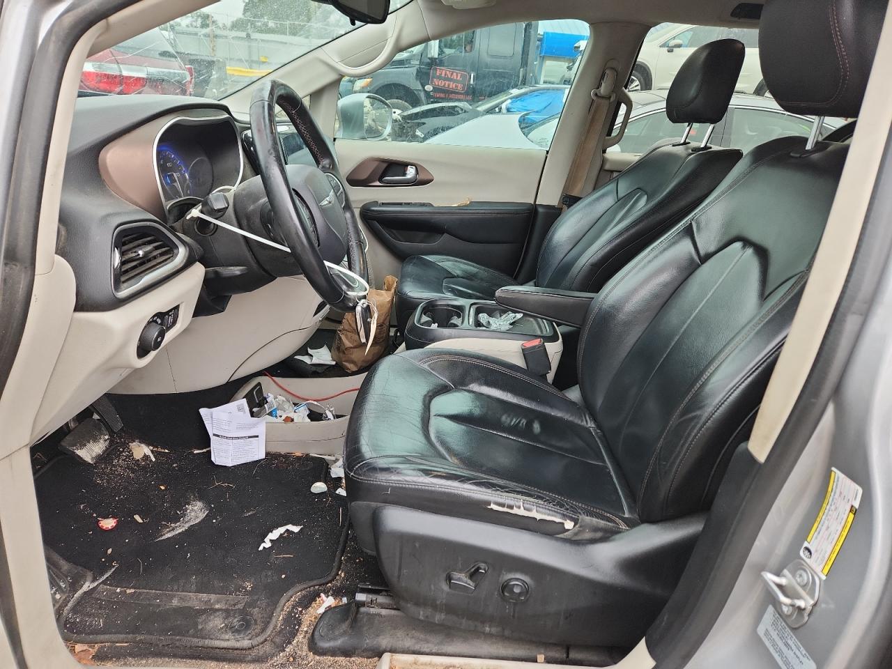 2017 Chrysler Pacifica Touring L VIN: 2C4RC1BG4HR565819 Lot: 89827445