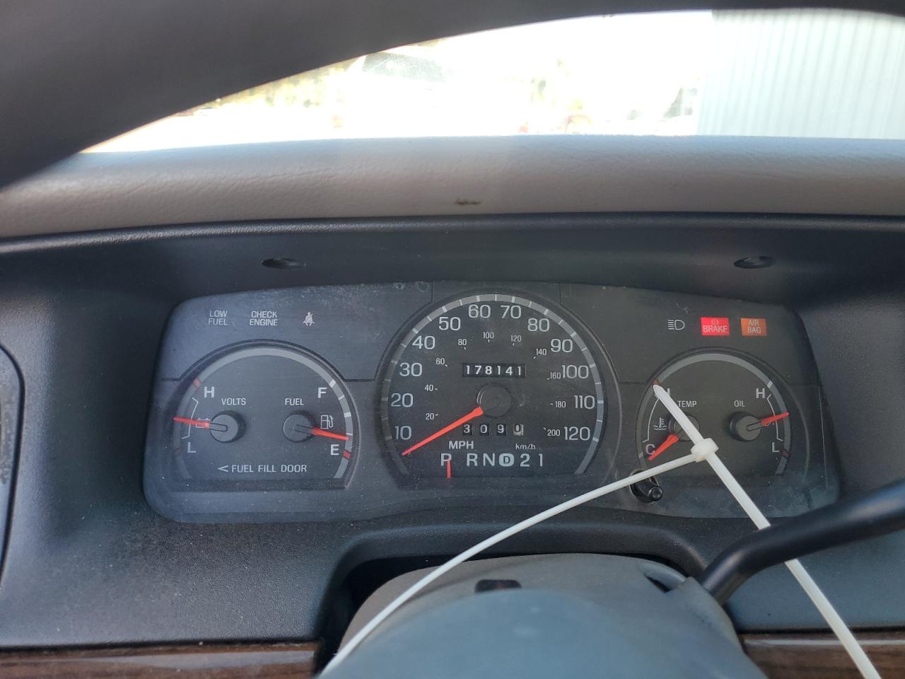 2001 Ford Crown Victoria VIN: 2FAFP73W01X201064 Lot: 87229035