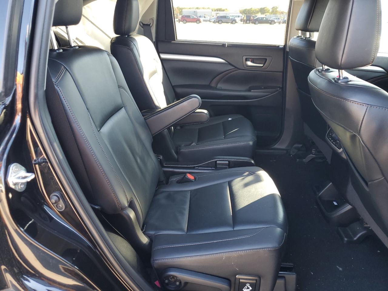 2019 Toyota Highlander Se VIN: 5TDJZRFHXKS601606 Lot: 82395125