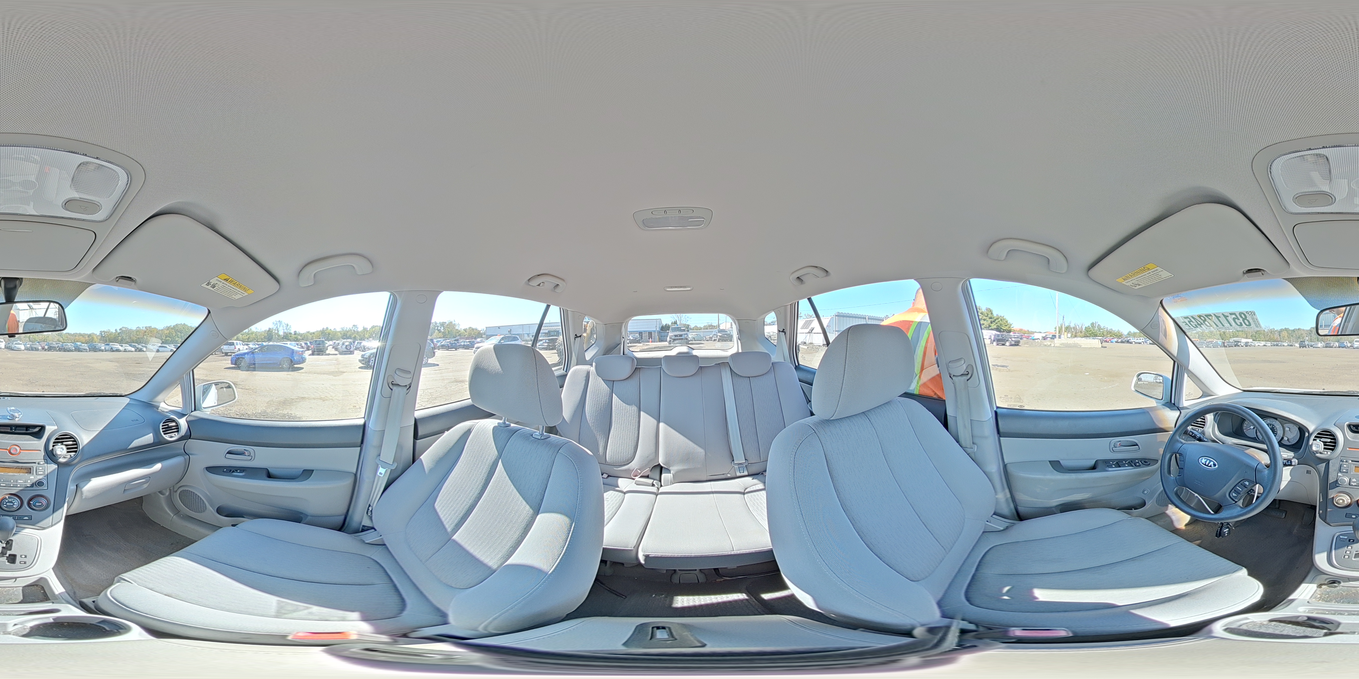 2007 Kia Rondo Base VIN: KNAFG525177086946 Lot: 85117845