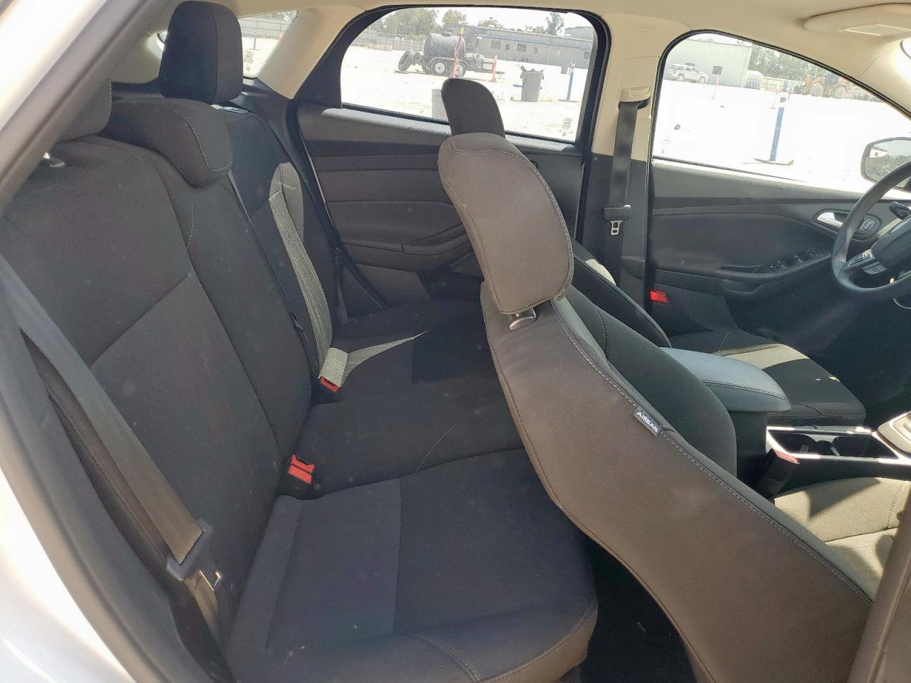 2017 Ford Focus Se VIN: 1FADP3K28HL295412 Lot: 84724905