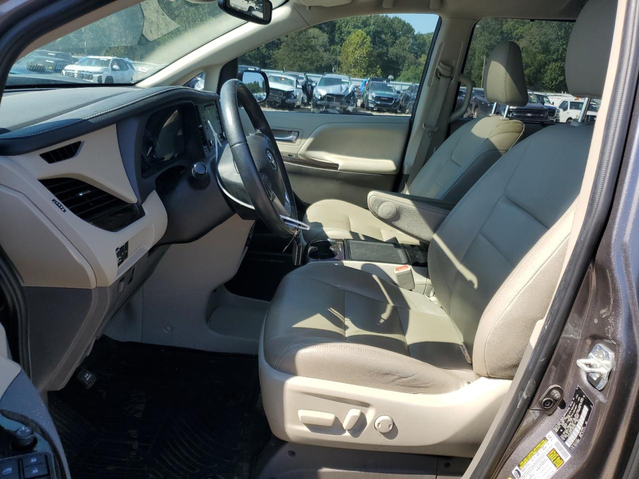 2020 Toyota Sienna Xle VIN: 5TDYZ3DC7LS054587 Lot: 84634565