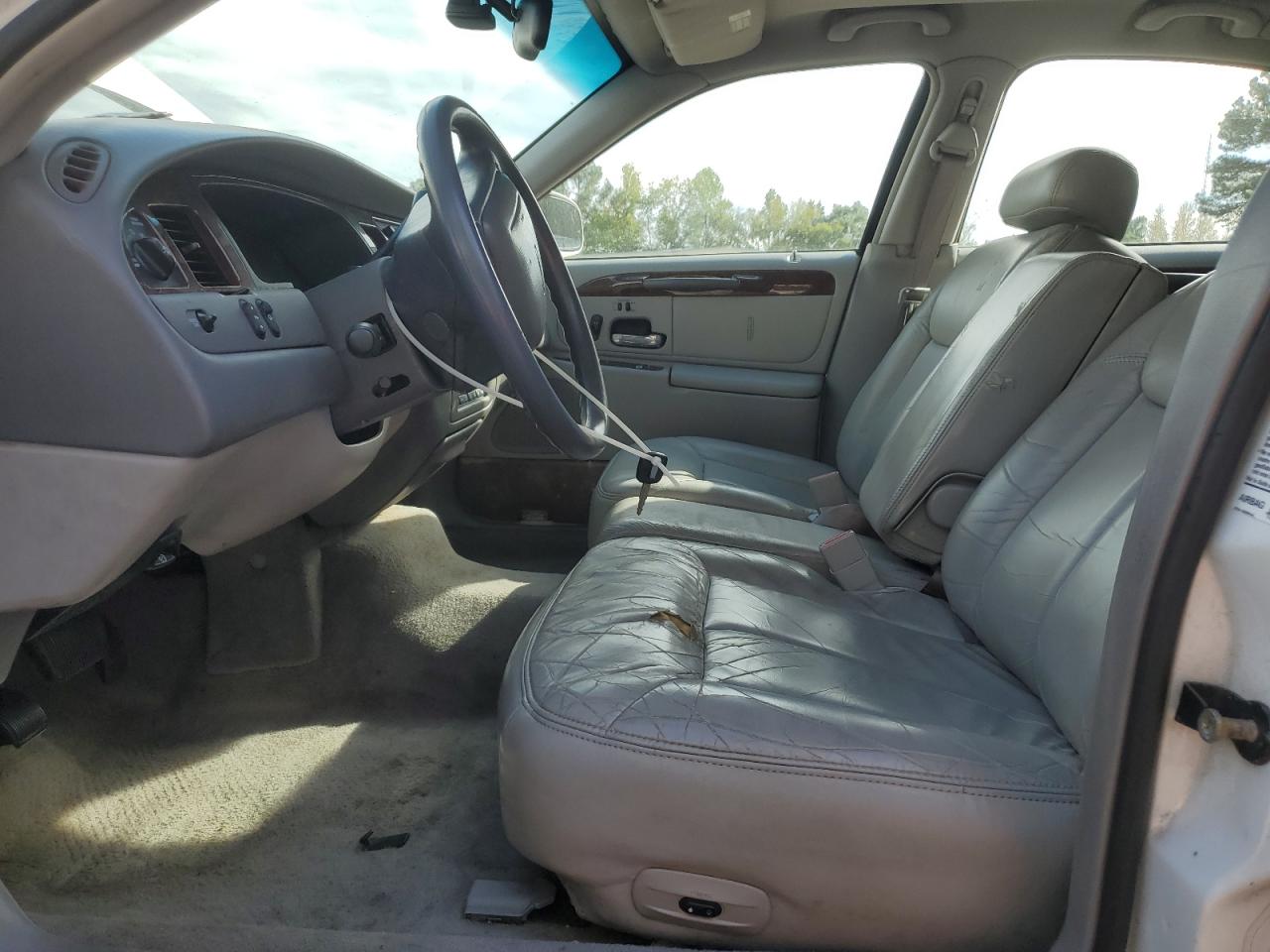 2002 Lincoln Town Car Cartier VIN: 1LNHM83W62Y666849 Lot: 82188075