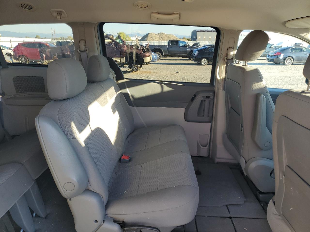 2008 Chrysler Town & Country Lx VIN: 2A8HR44H48R652033 Lot: 84048285