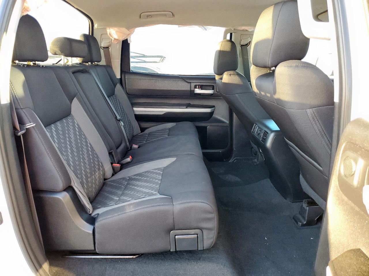 2019 Toyota Tundra Crewmax Sr5 VIN: 5TFEM5F1XKX137500 Lot: 85751375