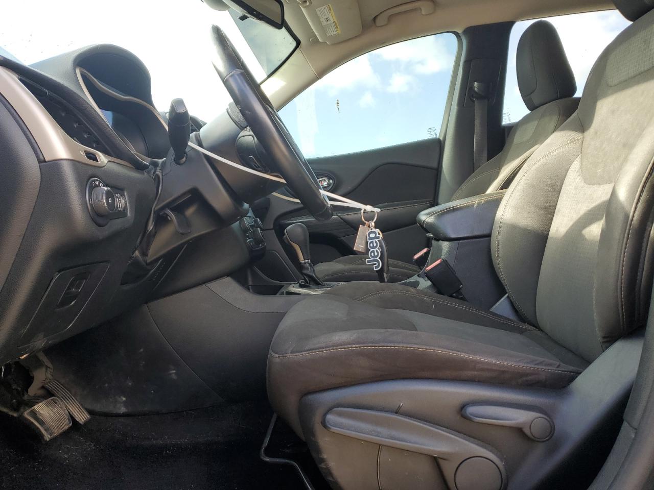 2016 Jeep Cherokee Latitude VIN: 1C4PJLCB6GW110200 Lot: 89900125