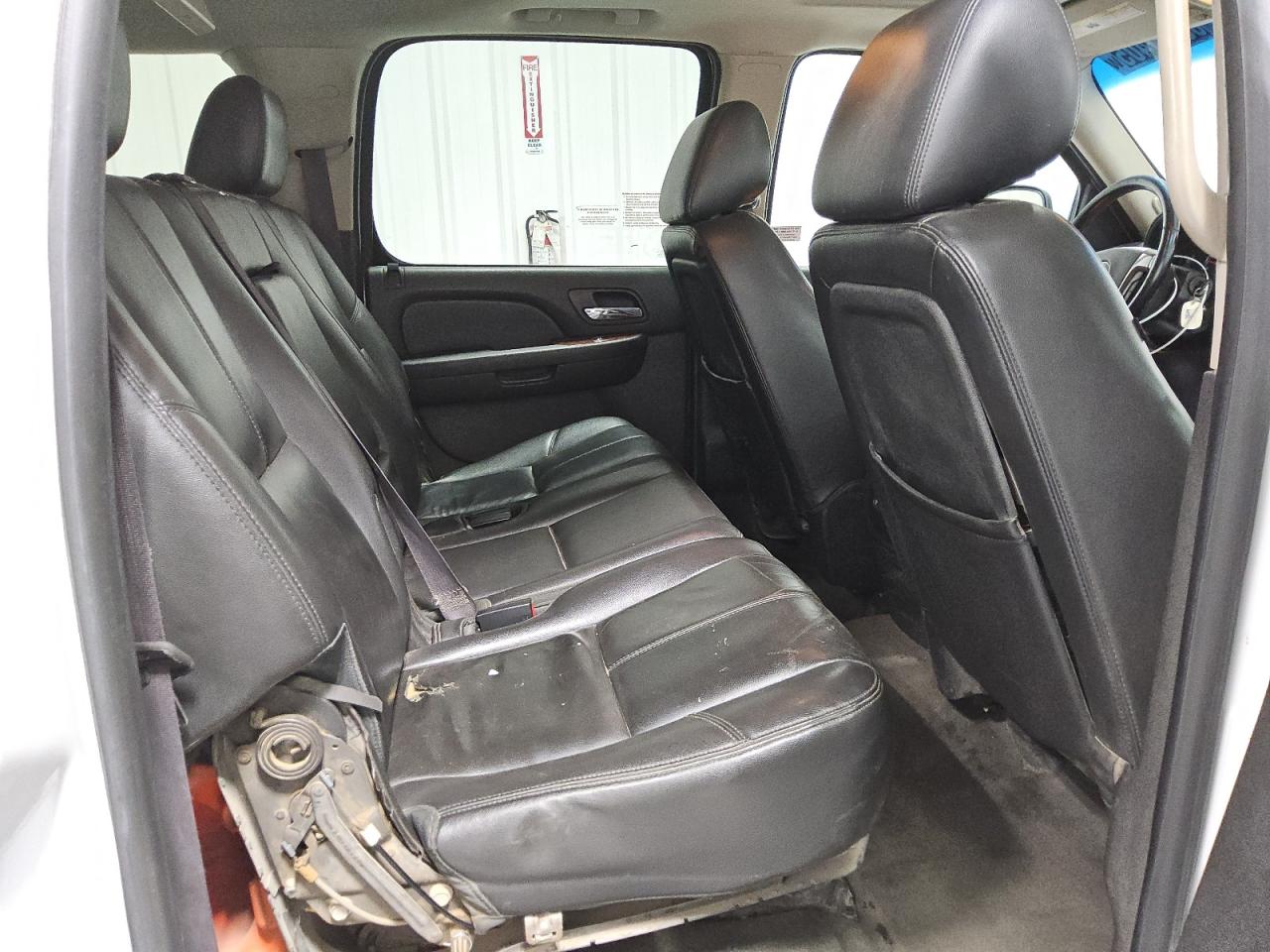 2014 Chevrolet Suburban K1500 Lt VIN: 1GNSKJE73ER228258 Lot: 85601405