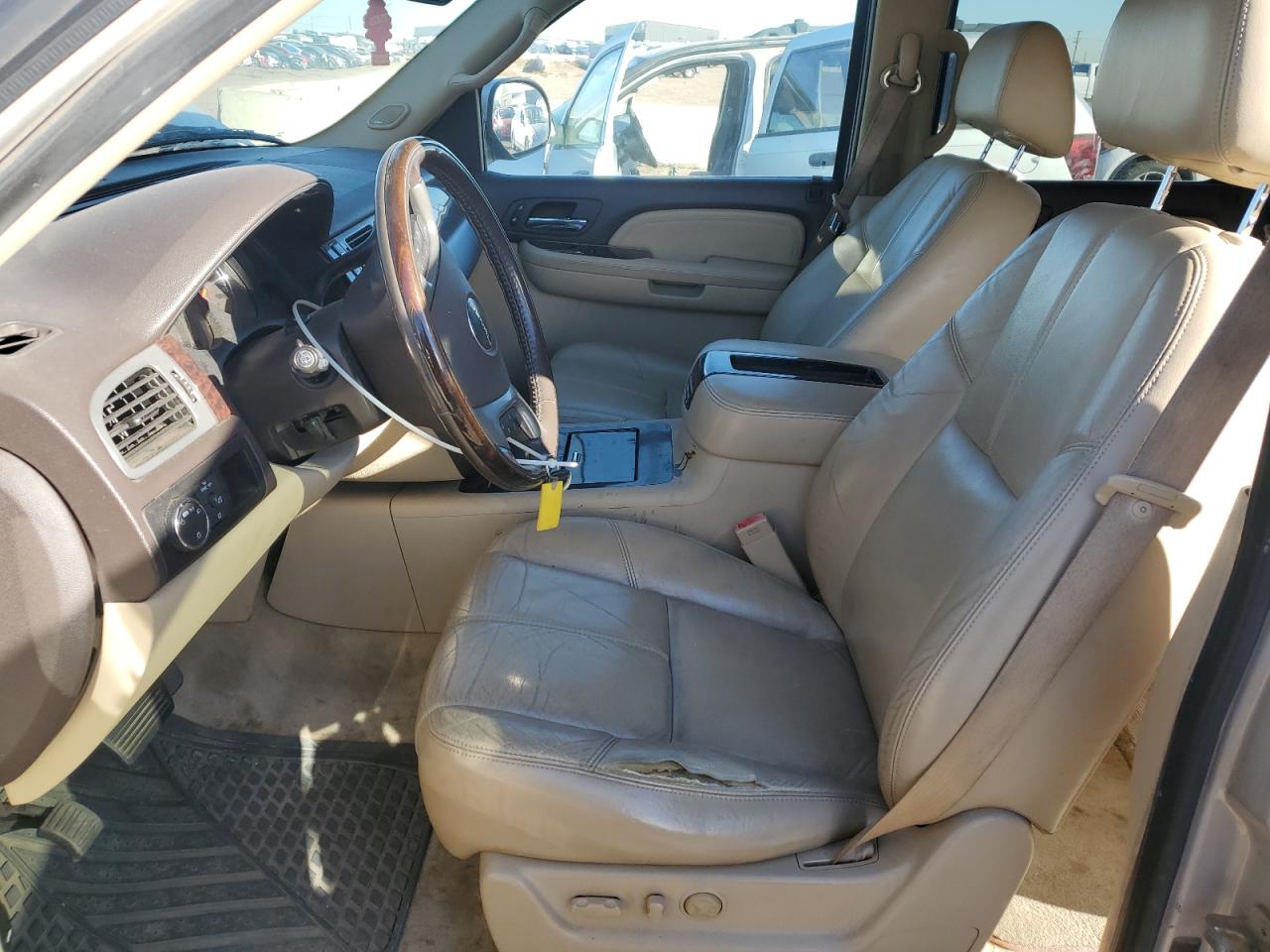 2008 GMC Yukon Denali VIN: 1GKFK63878J214437 Lot: 81609035