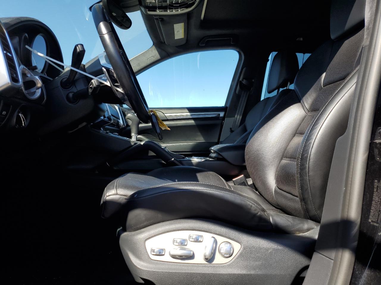 2017 Porsche Cayenne Turbo VIN: WP1AC2A24HLA93038 Lot: 81943455