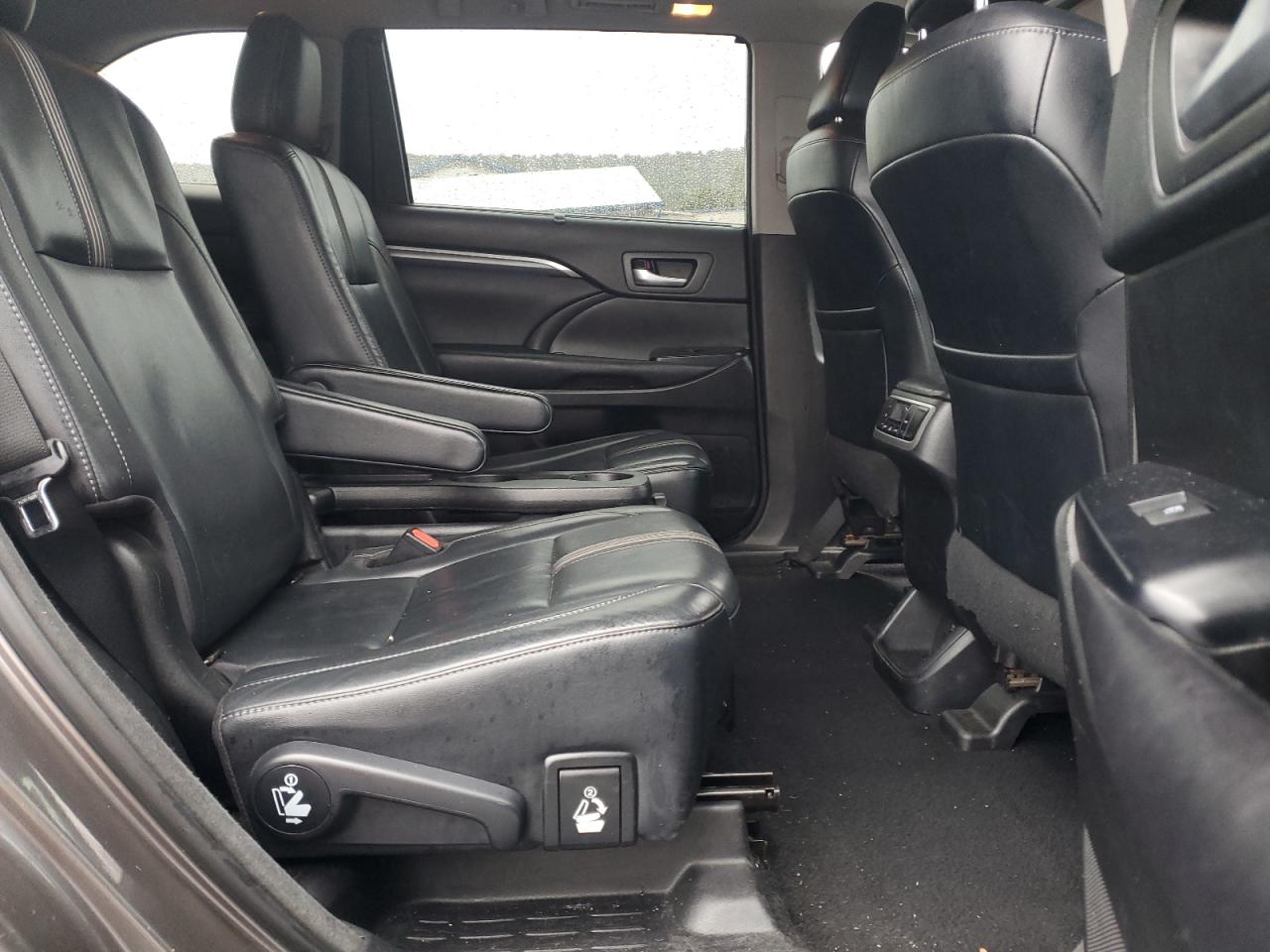 2018 Toyota Highlander Se VIN: 5TDKZRFH0JS533187 Lot: 82474095