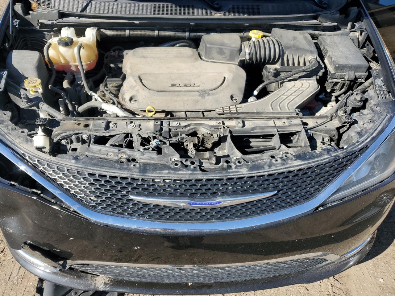 2019 Chrysler Pacifica Touring L VIN: 2C4RC1BG2KR583260 Lot: 85764785