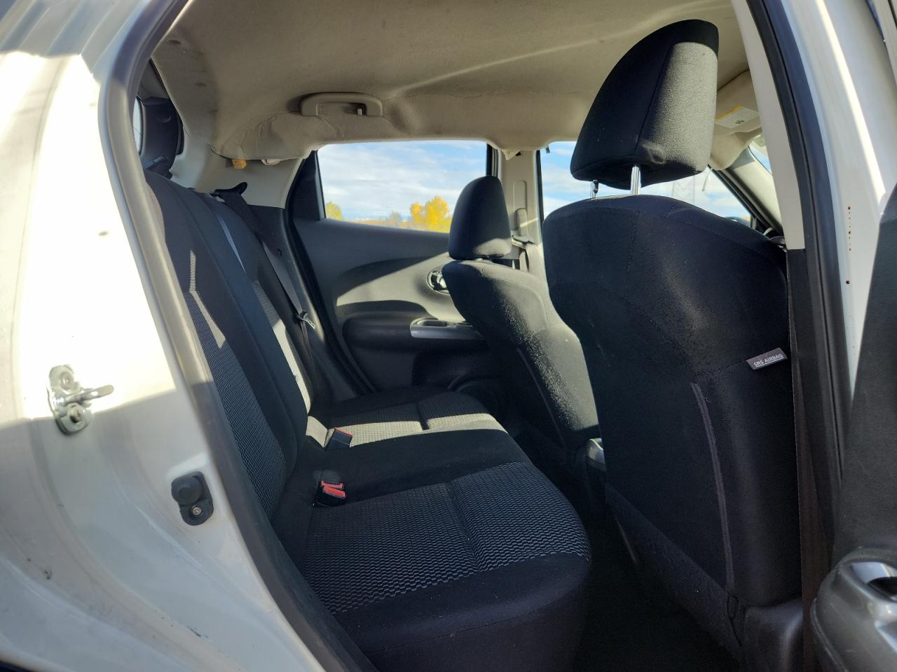 2015 Nissan Juke S VIN: JN8AF5MV9FT557605 Lot: 86244965