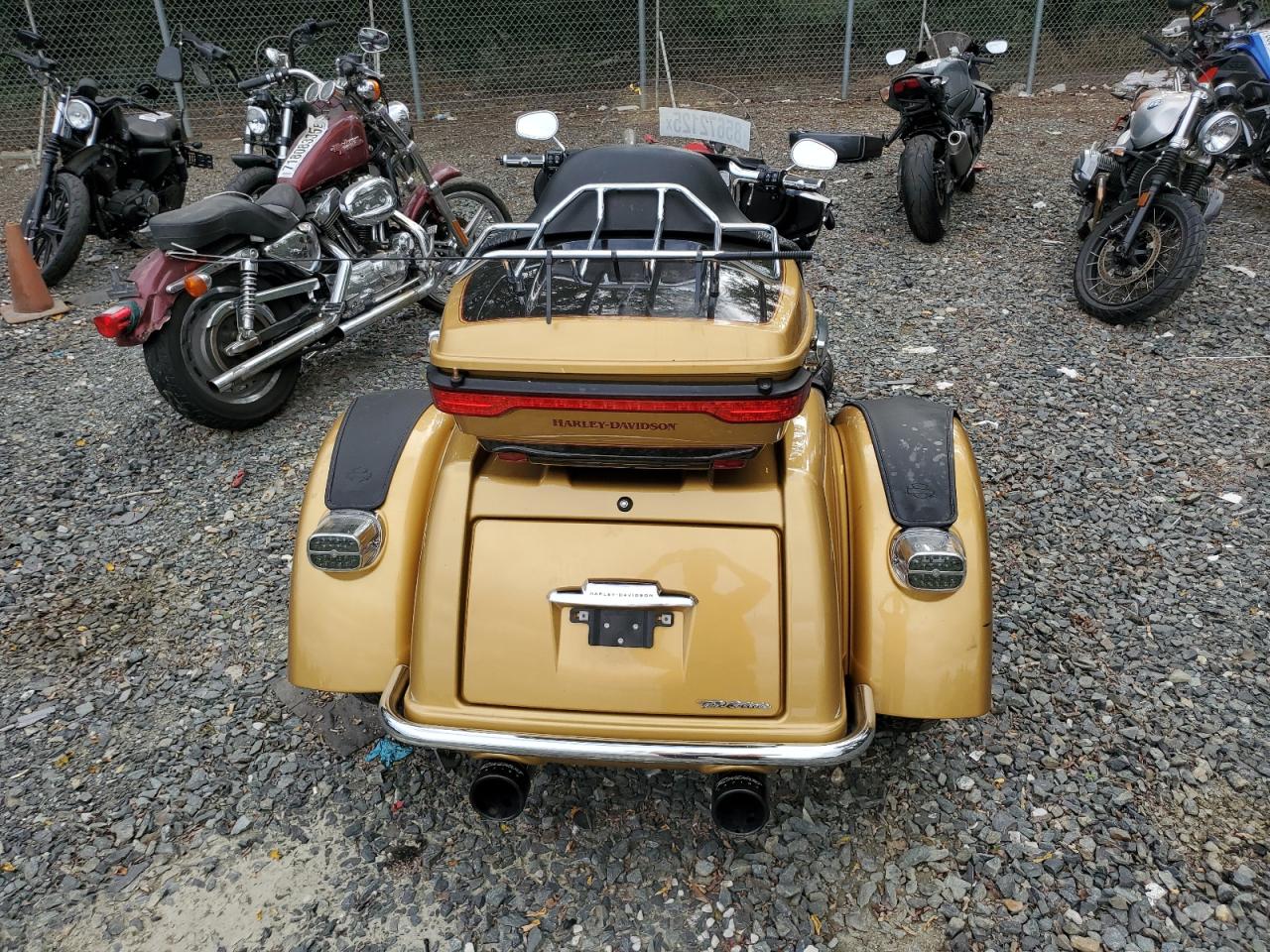 2017 Harley-Davidson Flhtcutg Tri Glide Ultra VIN: 1HD1MAD15HB856717 Lot: 85672125