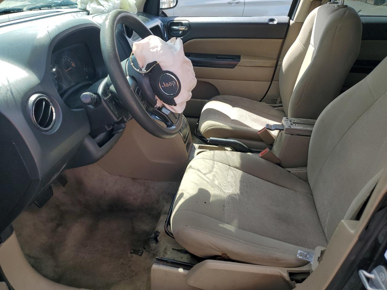 2014 Jeep Compass Sport VIN: 1C4NJCBA7ED750053 Lot: 82331635