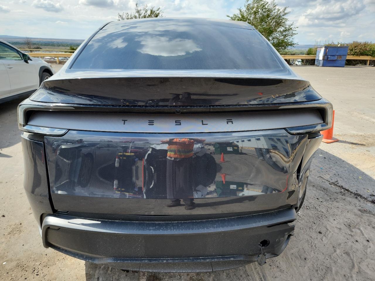 2026 Tesla Model Y VIN: 7SAYGDED6TF380813 Lot: 85929595