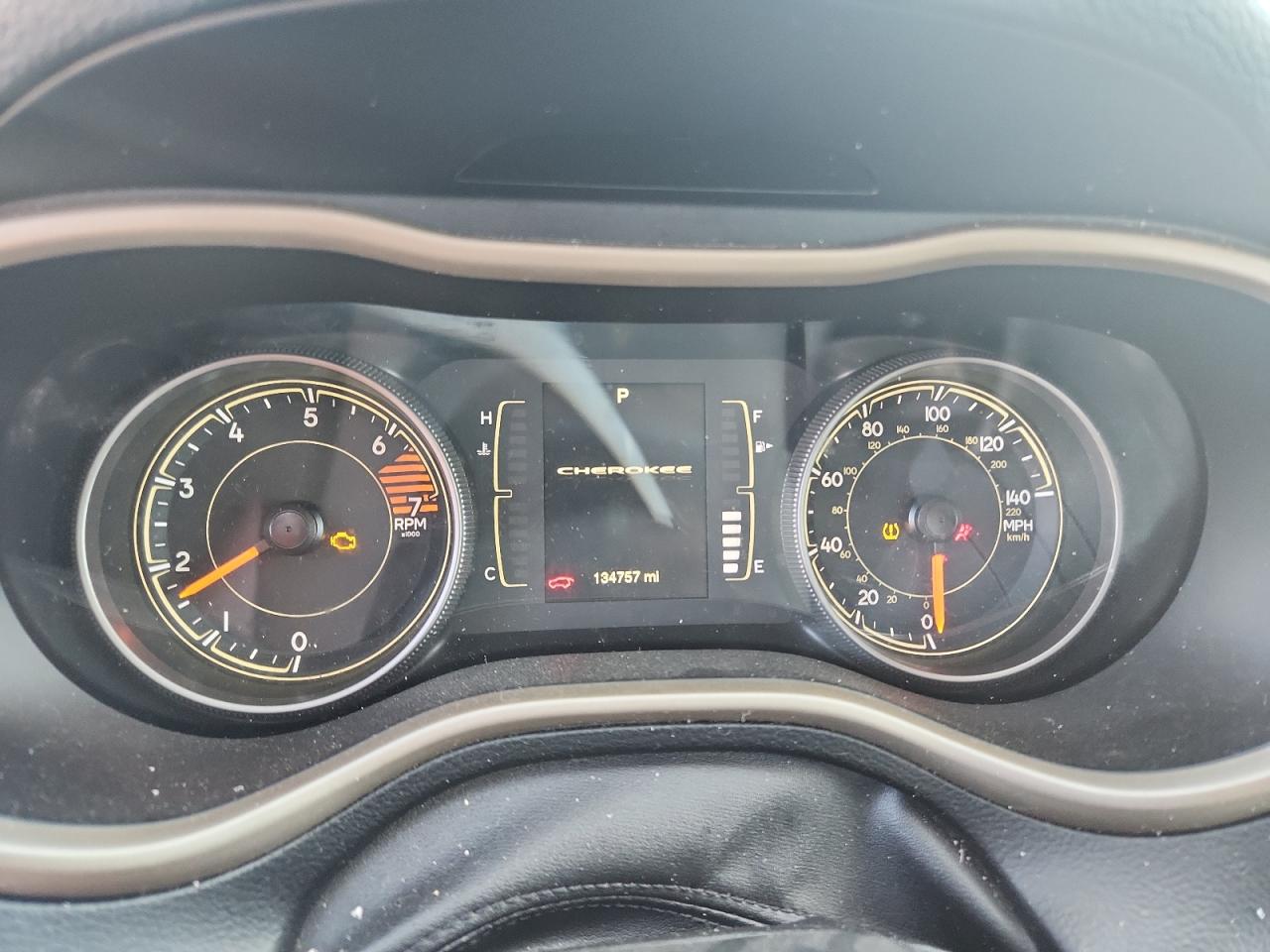 2016 Jeep Cherokee Latitude VIN: 1C4PJLCB9GW373927 Lot: 82410185