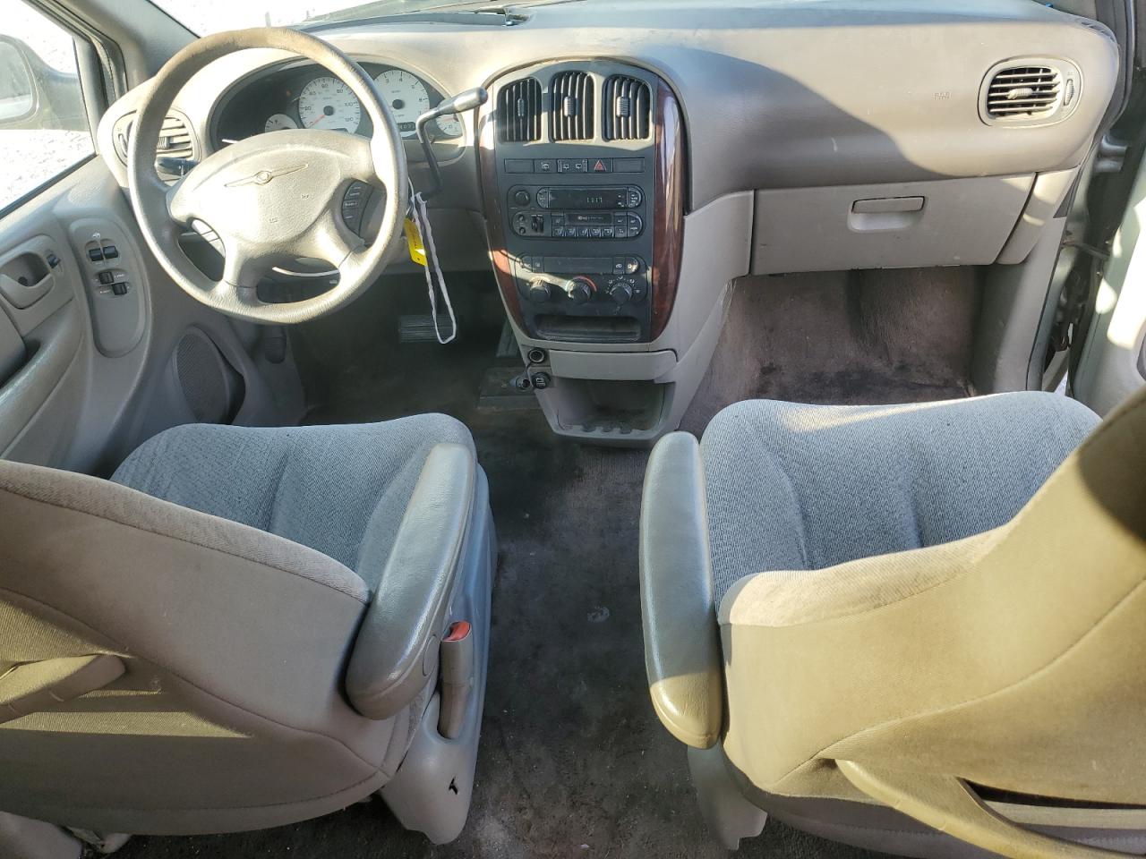 2003 Chrysler Town & Country Lx VIN: 2C4GP44363R114973 Lot: 82255625