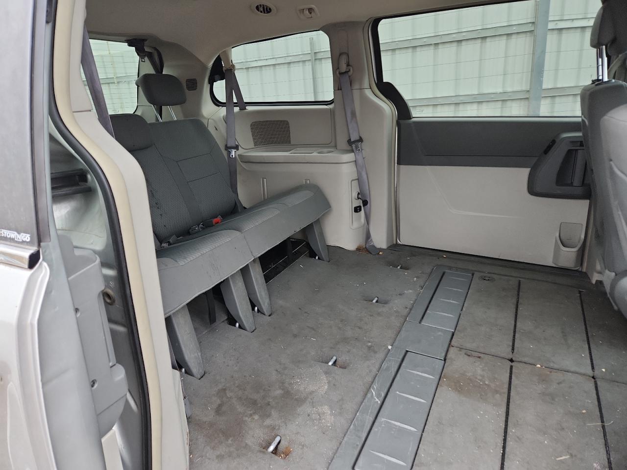 2010 Chrysler Town & Country Touring VIN: 2A4RR5D15AR369869 Lot: 95025935