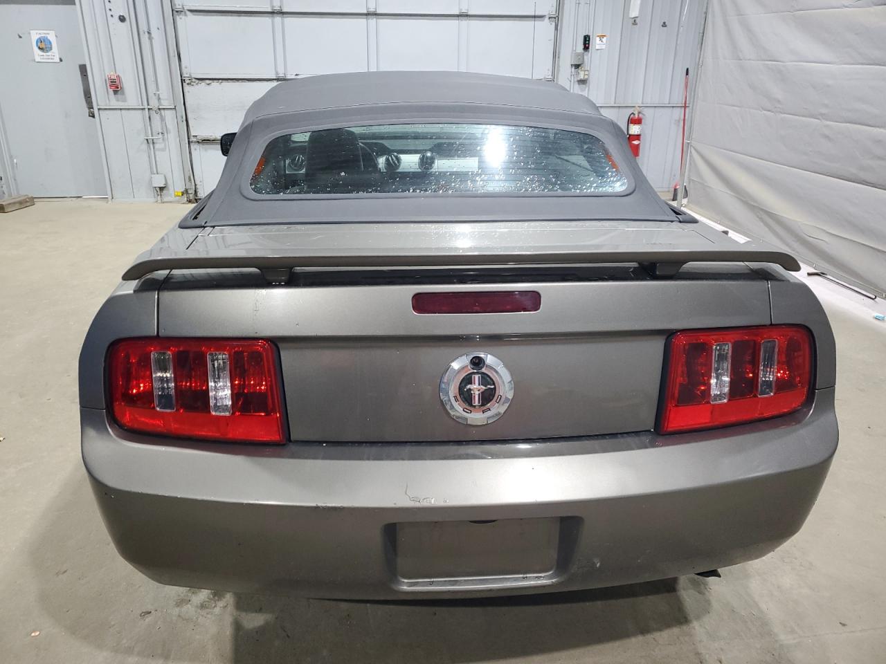 2005 Ford Mustang VIN: 1ZVFT84NX55227418 Lot: 84975425