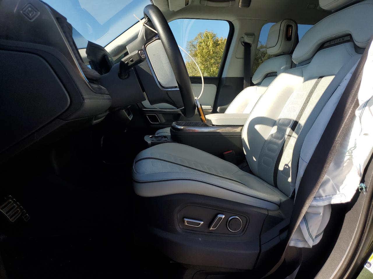 2024 Rivian R1S Adventure VIN: 7PDSGBBA2RN038327 Lot: 82298355