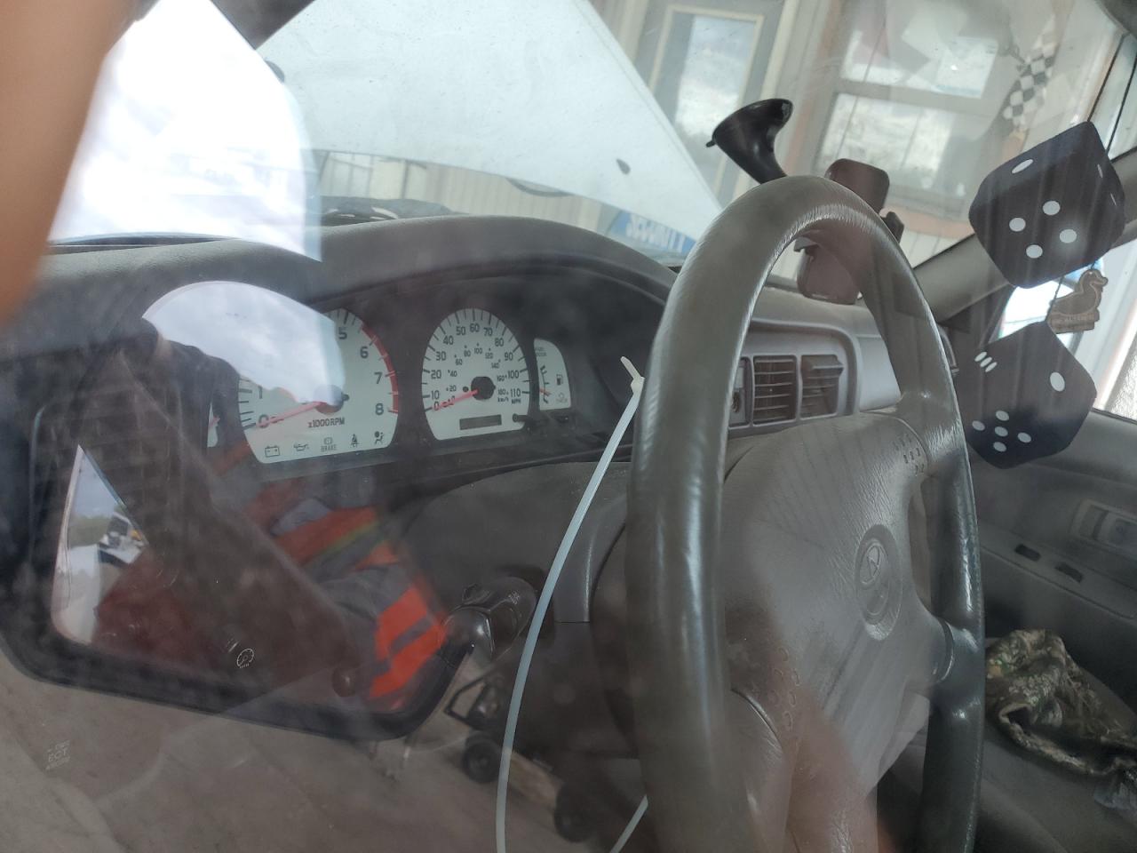 2001 Toyota Tacoma Xtracab VIN: 5TEWN72NX1Z752030 Lot: 81918195