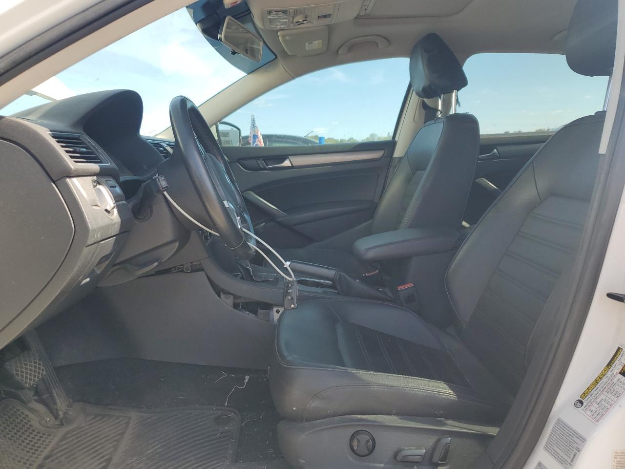 2015 Volkswagen Passat Se VIN: 1VWBT7A30FC011800 Lot: 85328385