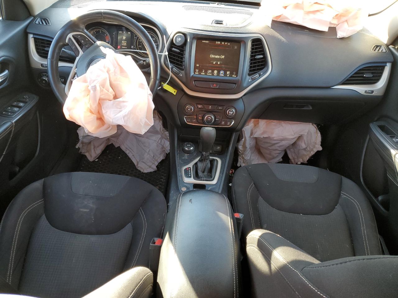 2016 Jeep Cherokee Latitude VIN: 1C4PJMCB3GW323403 Lot: 89993145